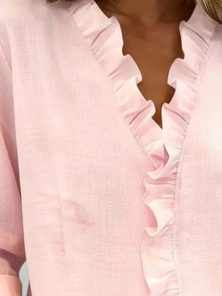 Amoura | Bluse mit Rüschen, V-Ausschnitt und langen Ärmeln