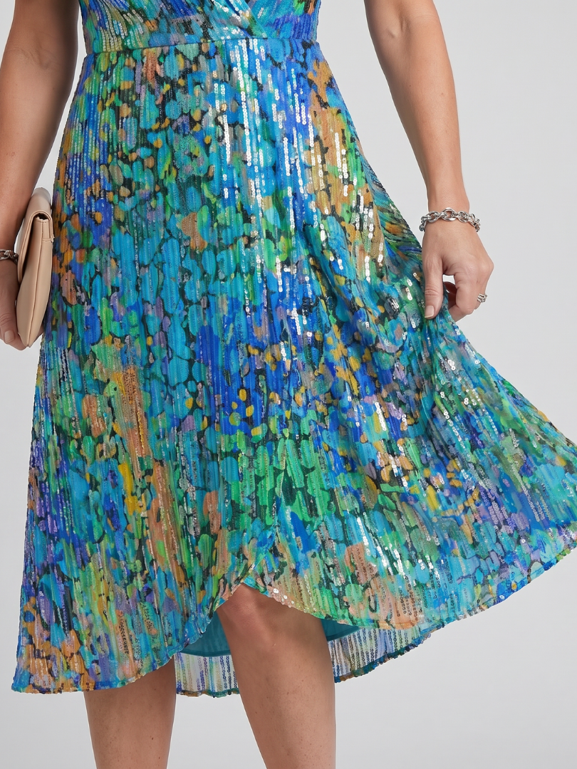 Mirabel | Kleid mit schwingenden Ärmeln und geraffter Taille im Blumenmuster