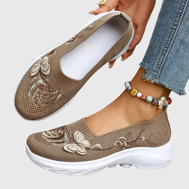 Leetha | Schmetterlingsgestickte Slipper
