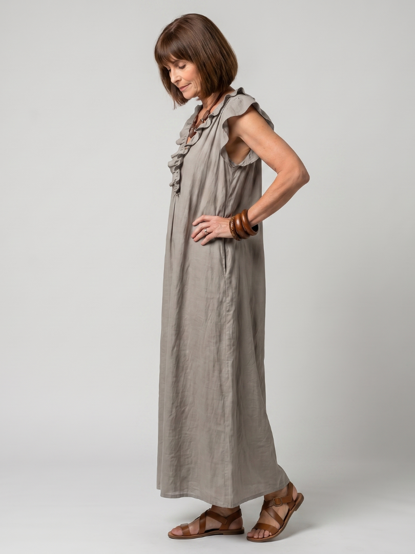 Fern | Ärmelloses Midikleid mit Rüschensaum