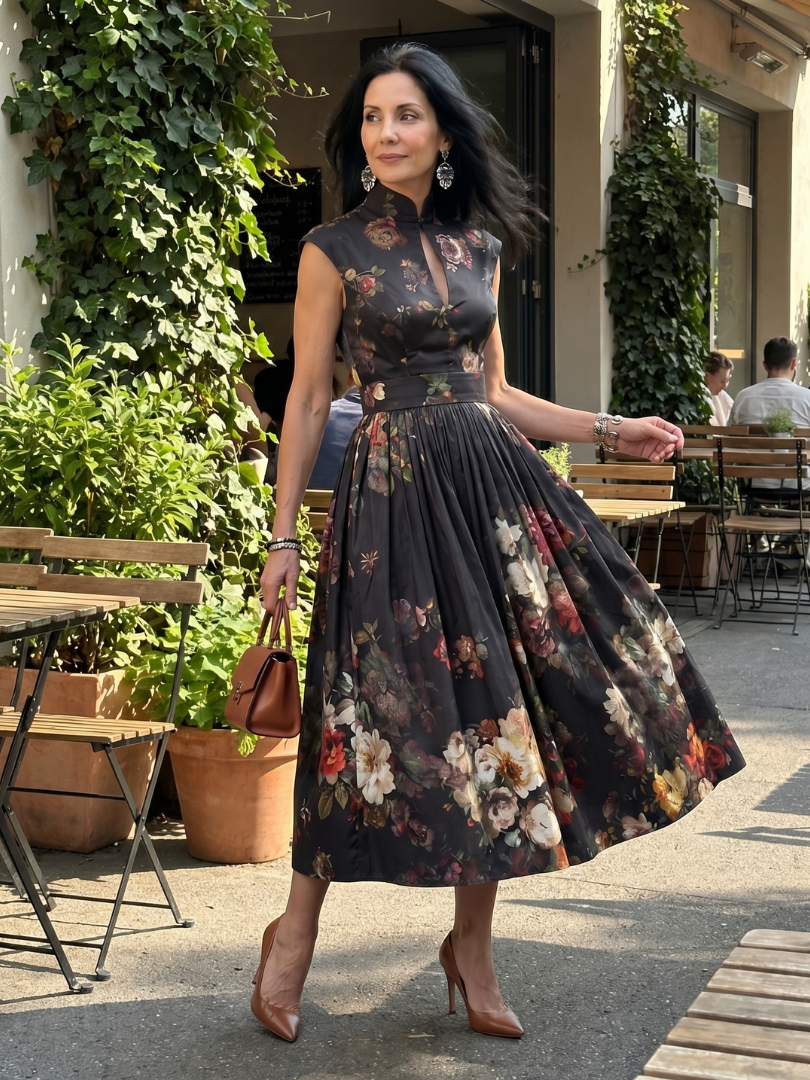 Greta | Hochgeschlossenes Schlüssel-Loch Blumengeplissertes Midi-Kleid