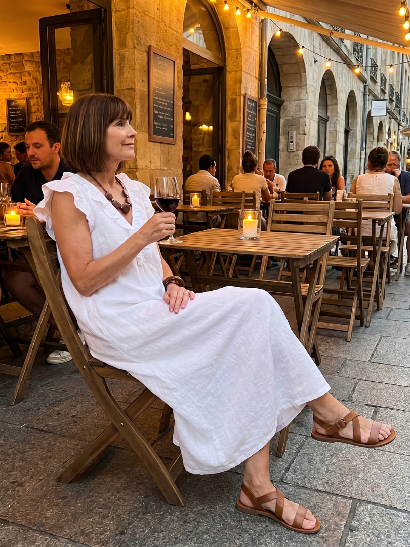 Fern | Ärmelloses Midikleid mit Rüschensaum