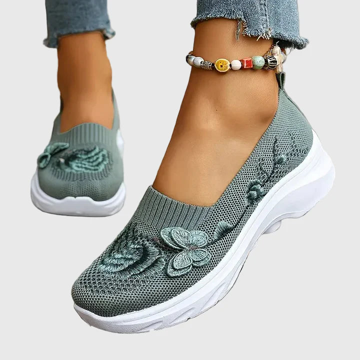 Leetha | Schmetterlingsgestickte Slipper
