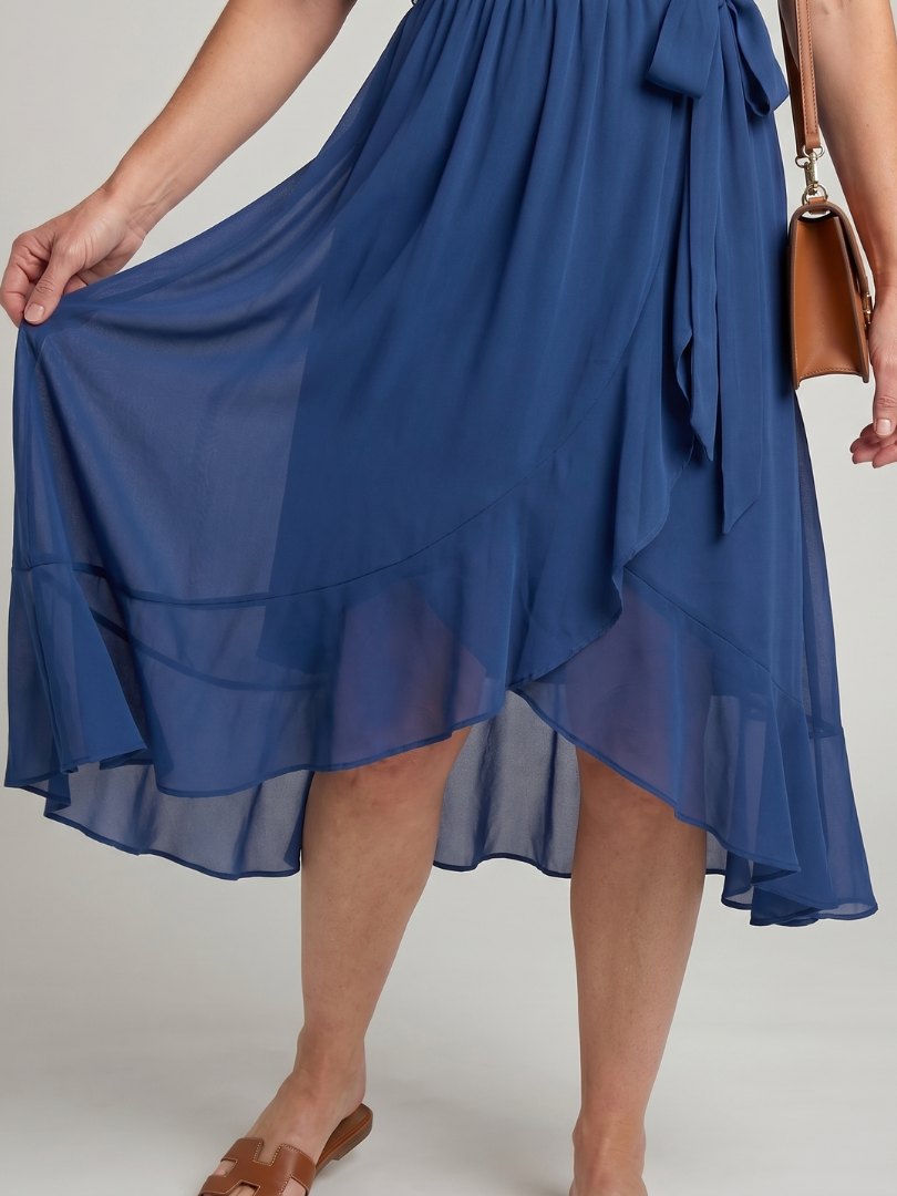 Keziah | Midi-Kleid mit kurzen Ärmeln und fließendem Saum